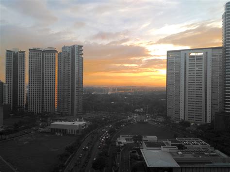 Nichols to McKinley Pkwy, Taguig City, Manila .